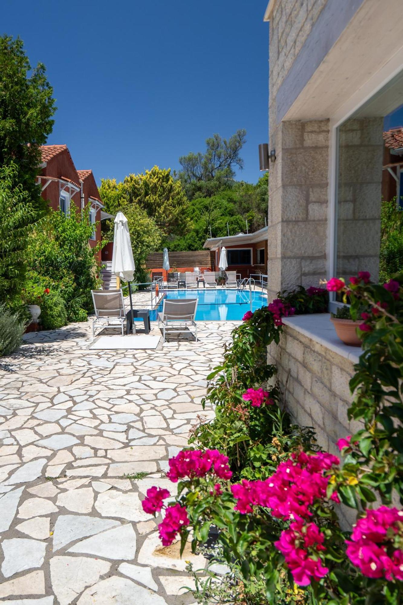 Vliho Bay Boutique Hotel Yénion Exteriör bild
